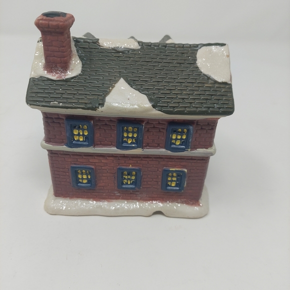Wellington Square Christmas Village School House Porcelain Miniature Decoration - Picture 3 of 9